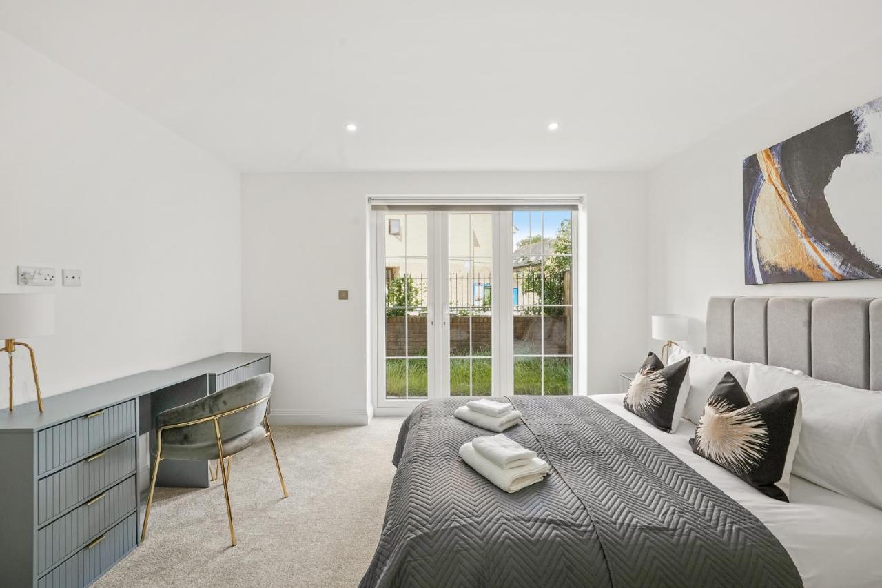 Drake House Apt 3 In Staines - Free Parking - Heathrow - Thorpe Park Exterior foto