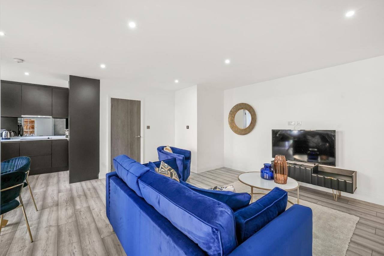 Drake House Apt 3 In Staines - Free Parking - Heathrow - Thorpe Park Exterior foto