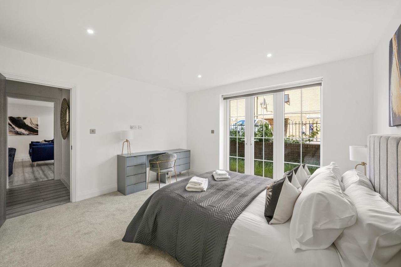 Drake House Apt 3 In Staines - Free Parking - Heathrow - Thorpe Park Exterior foto